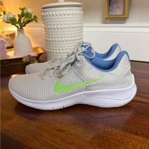 Nike Flex Experience Run Women’s Size 9 Running Shoes Gray Volt Green Athletic
